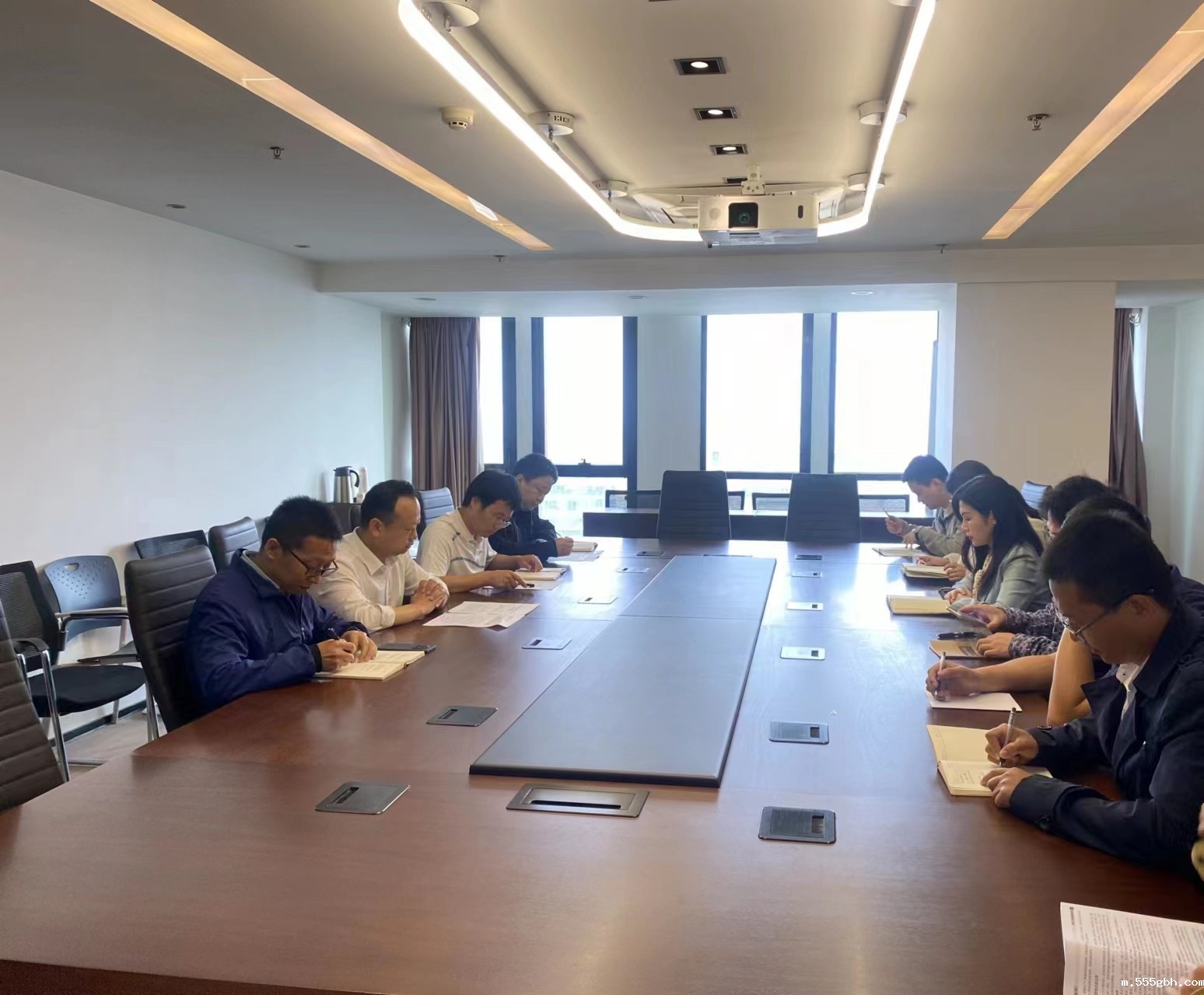 1683859994665706Bq0b.jpg 研究院公司召开安全环保专题工作会议.jpg