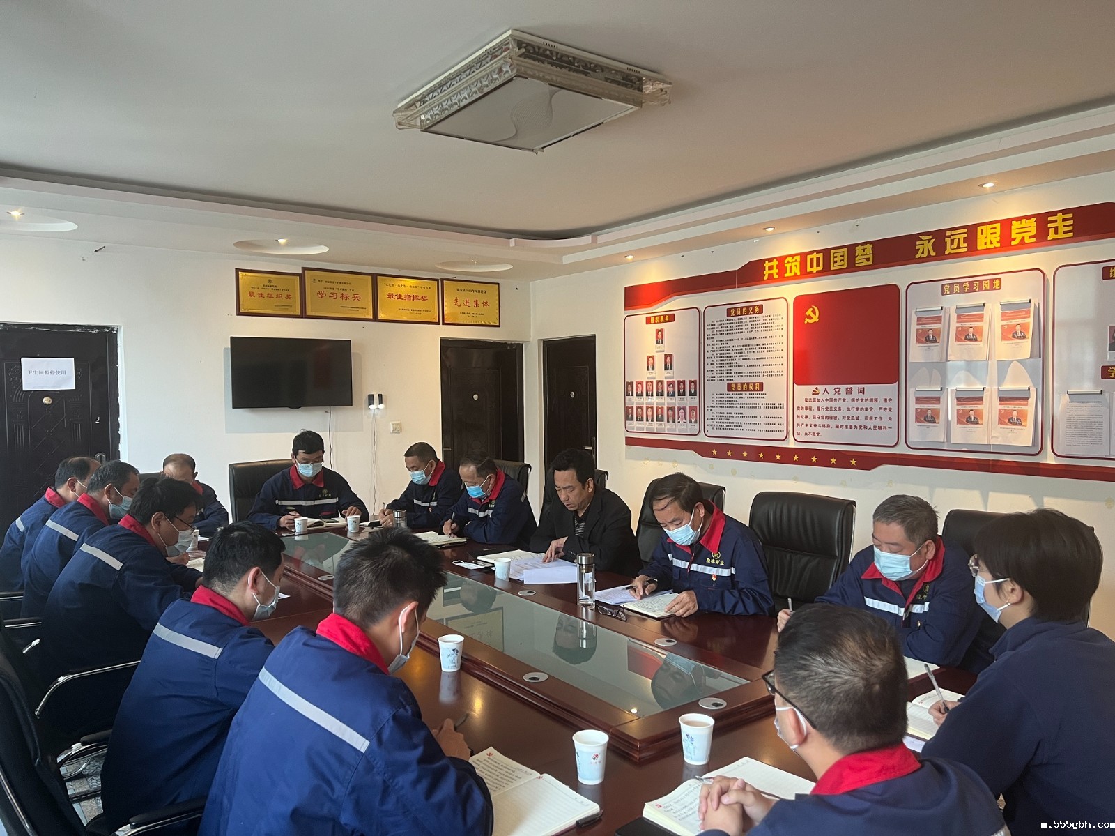 1684890855314022tsUh.jpg 鼎丰党支部传达习近平重要讲话精神2023.5.23.jpg