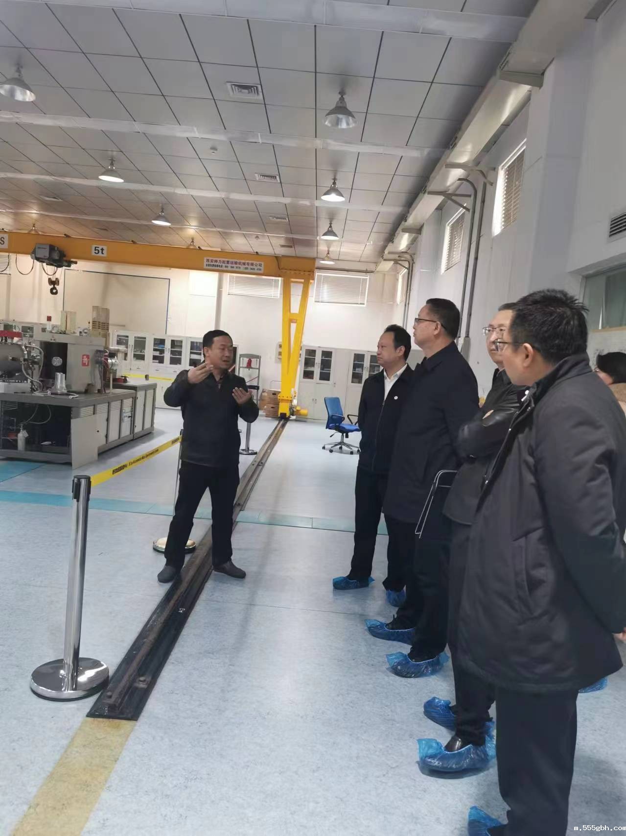 1709783720498337w0nn.jpg 参观实验室.jpg