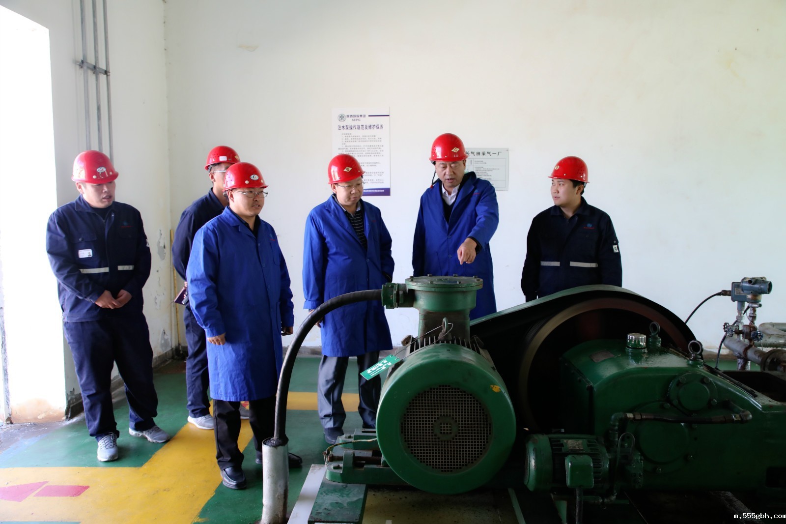 1539304856633382Xg61.jpg 集团公司副总经理李大维调研环保公司运维项目_meitu_1.jpg