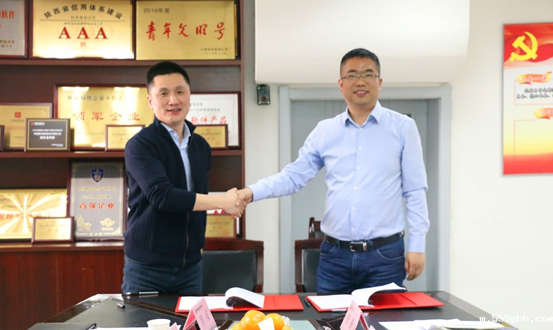 1552434572544697hvbb.jpg 中科信息合作协议签订仪式.jpg