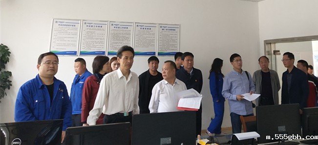 1556151324639950f8qN.jpg 参观中控室3_副本.jpg