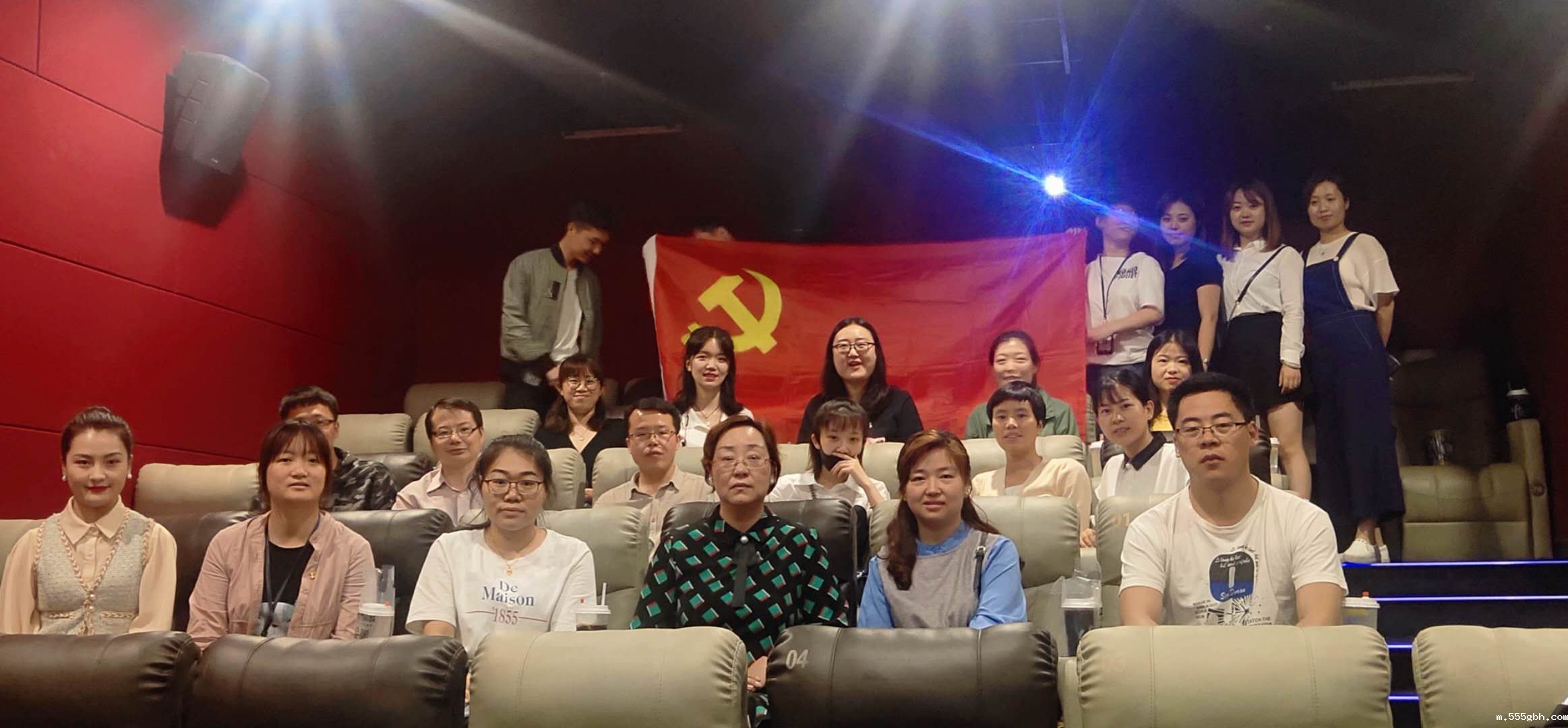 1558396514422669nl9z.jpg 观看电影.jpg