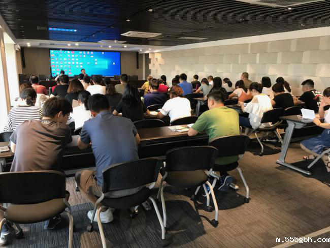 1571184476182453gZGh.png 工作人员培训现场.png