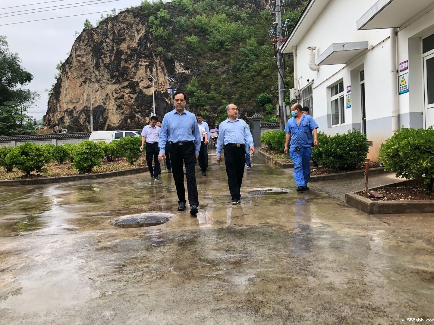 1591889049127808LzwV.jpg 孙景宏带队到水环境公司漫川关污水厂调研.jpg