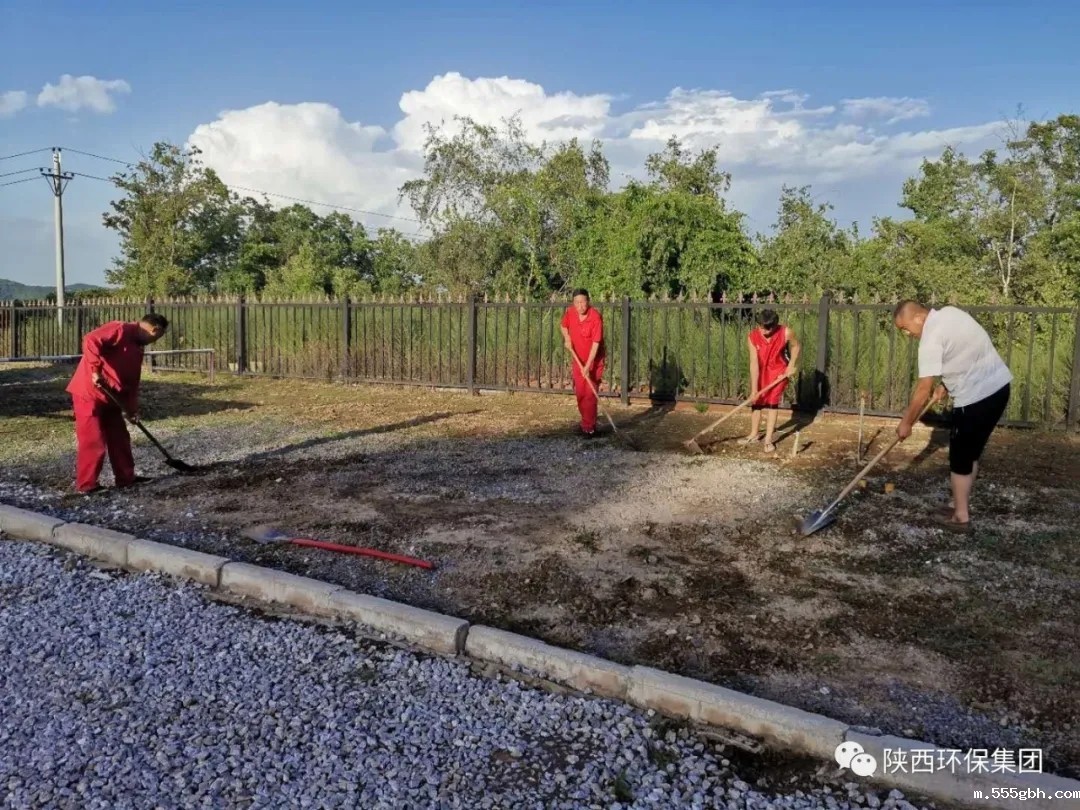 15960767221753870aDl.jpg 640.webp.jpg