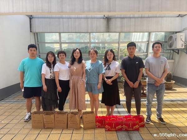 1627610325518767HNp6.jpg 中圣公司工会组织开展夏季“送清凉”活动图片1_副本.jpg