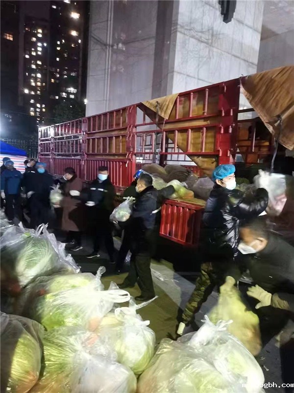 1641543424443495Z08a.jpg kaiyun彩票官网:响彻在战“疫”前线的入党誓词 配图2.jpg