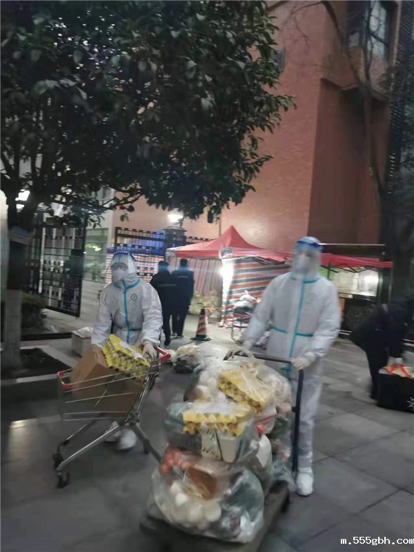 1641543440556285WSmg.jpg kaiyun彩票官网:响彻在战“疫”前线的入党誓词 配图3.jpg