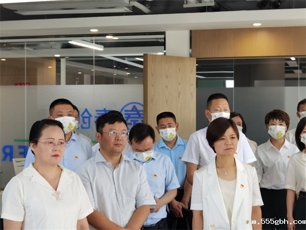 1656583774886140O1U0.jpg 图2:汉阴县委书记刘飞霞一行到秦创原kaiyun彩票官网创新中心调研.jpg