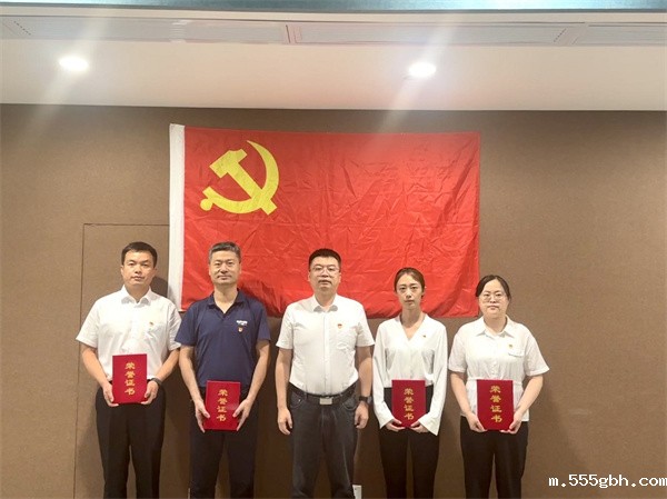 168810821146491318pc.jpg 秦邦表彰先进.jpg