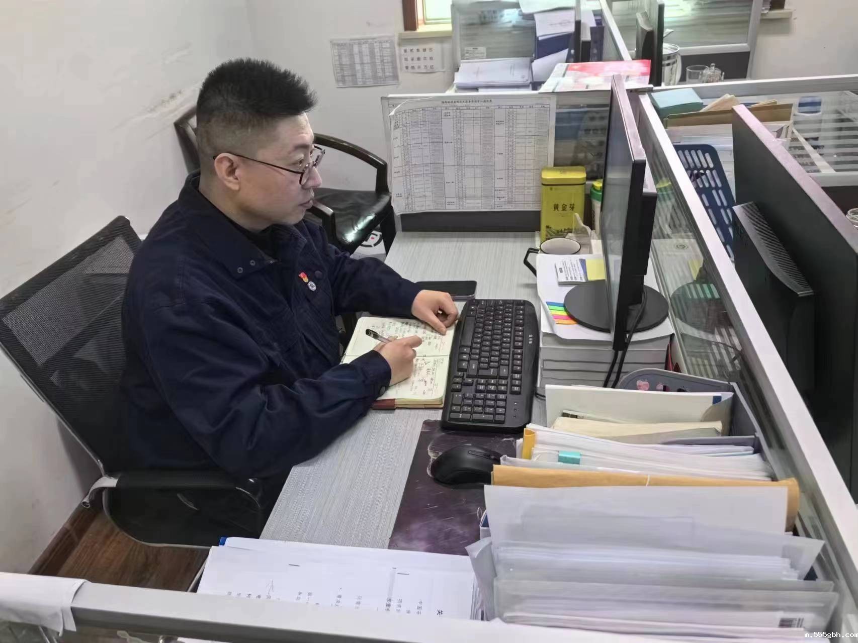 1708564135482569iHFG.jpg 监测公司先进个人—市场部职员王琦.jpg