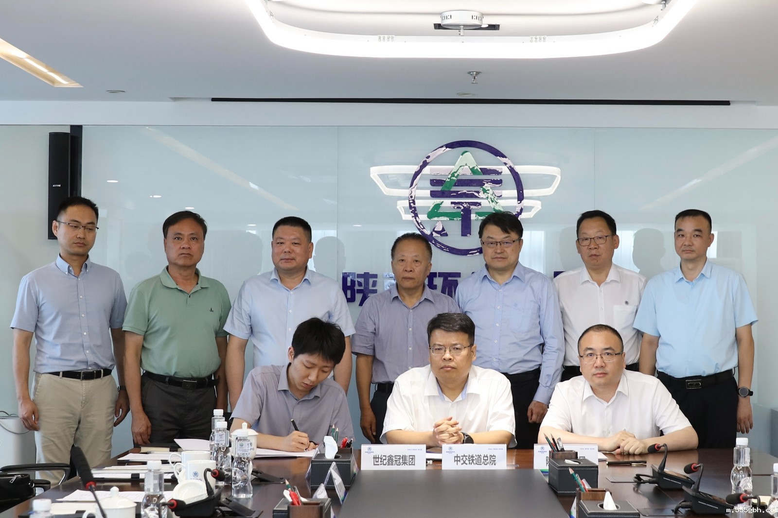 1719972826821473PiUJ.jpg 签约照片.jpg