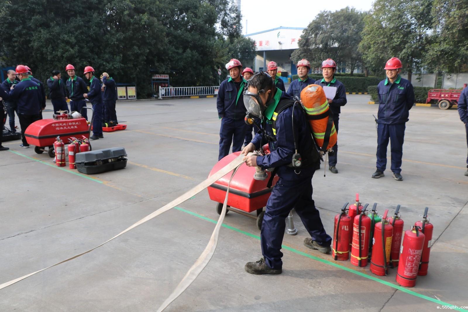1732515903911584mOqA.jpg 新天地公司工会开展消防技能比武活动2.JPG